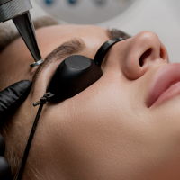 Laserowe usuwanie makijażu permanentnego