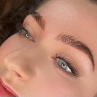 Lifting i laminacja brwi